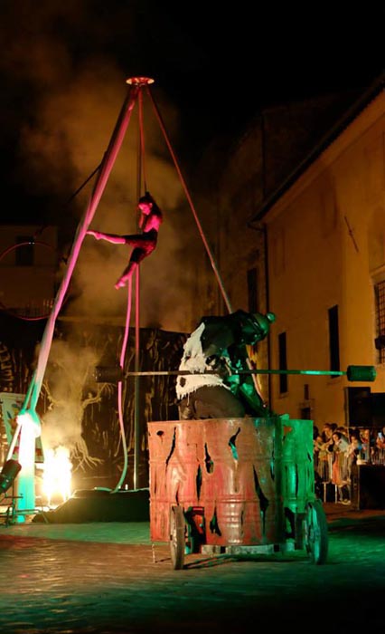 spettacolo di teatro di strada storie di streghe